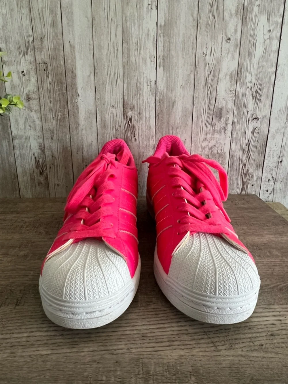 adidas Superstar Women's Bright Sonic  Pink Lace-Up Sneakers Size 40 M7, W9 - Picture 2 of 7
